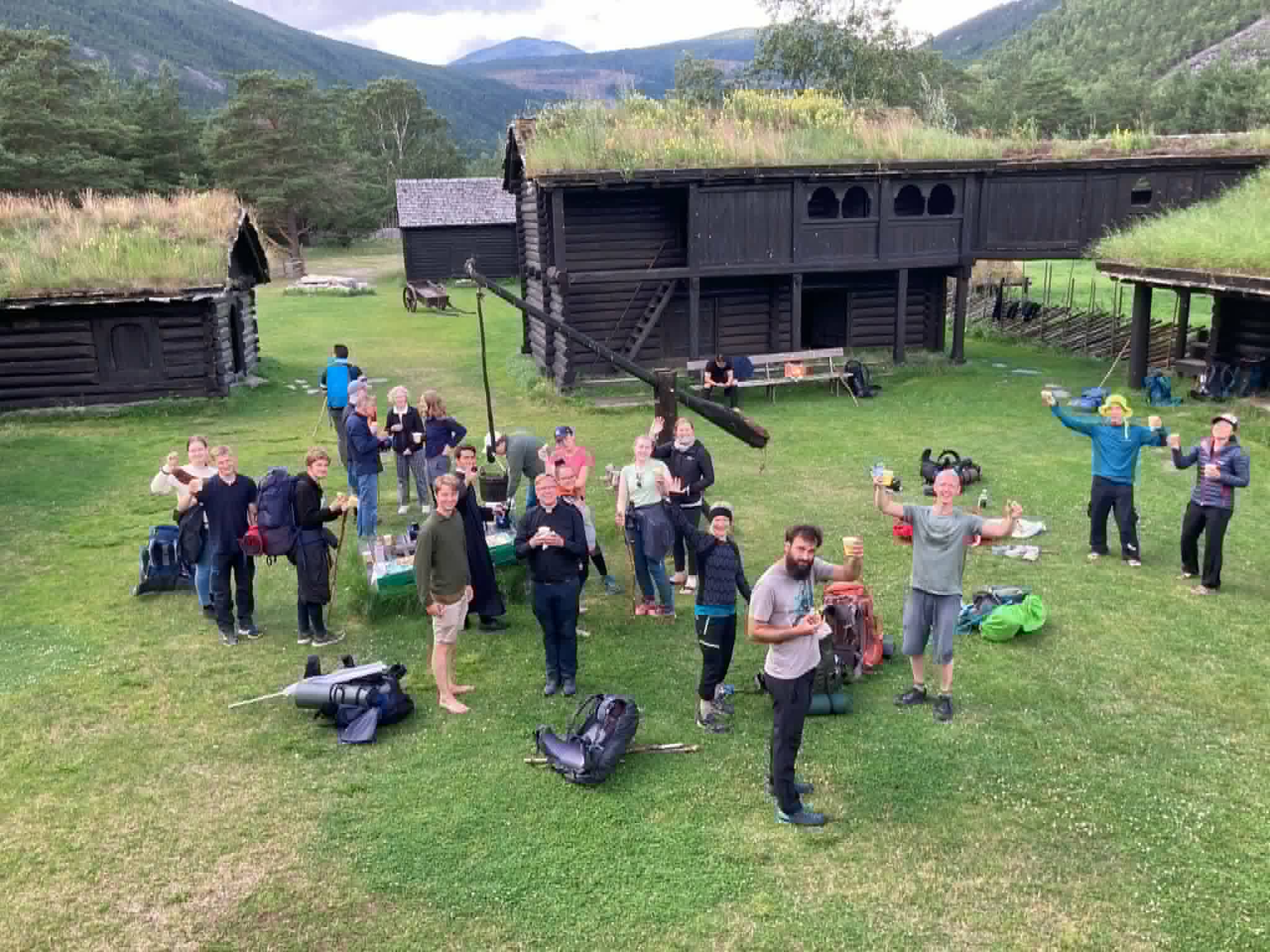 NUK-pilgrimer besöker Jørundgard