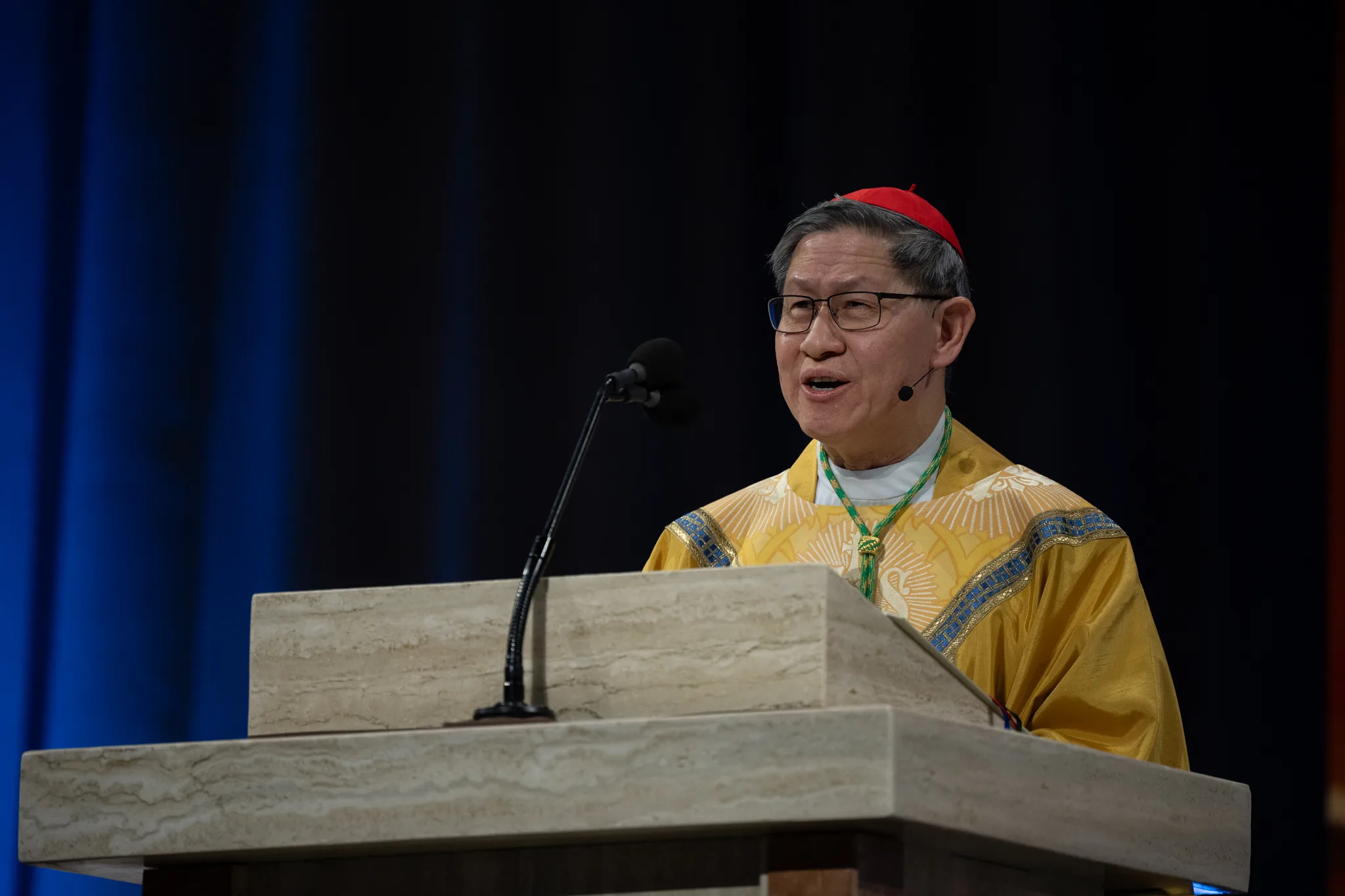 Kardinal Luis Antonio Tagle håller homilian vid Fulton Sheens saligförklaringsmässa.