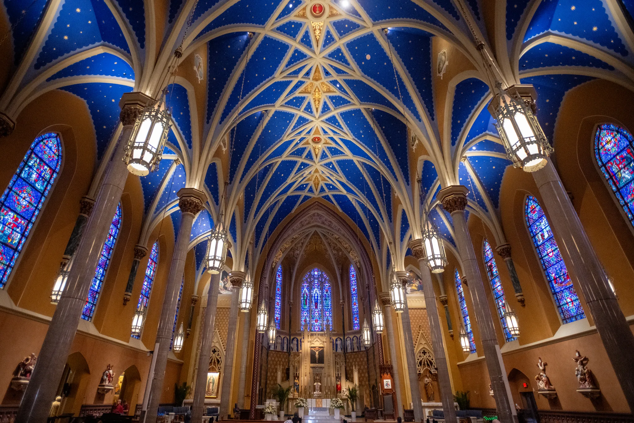 Det välvda taket och koret i katedralen St. Mary of the Immaculate Conception i Peoria.