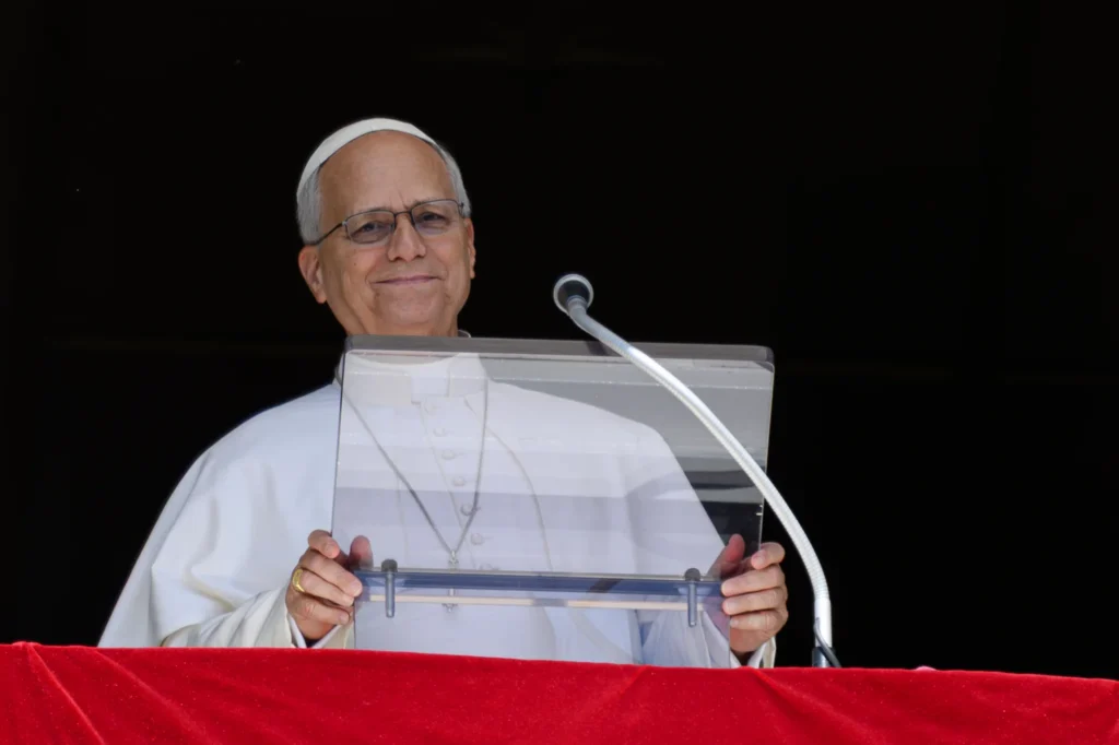 Påve Leo XIV talar till pilgrimer på Petersplatsen under Angelus den 20 september 2026.